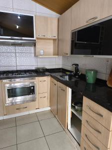 Køkken eller tekøkken på Casa Com Piscina Temporada