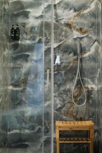 Et badeværelse på Ladi House + 19 billeder