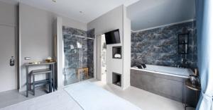 a bathroom with a bath tub and a sink at Ladi House in Nola