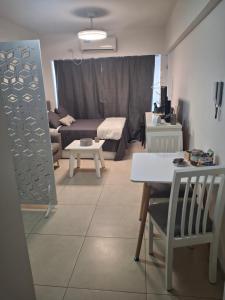 Et opholdsområde på Excellent Monoambiente + 6 billeder