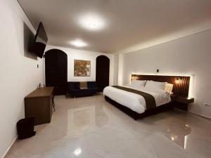 En eller flere senge i et værelse på Hotel Casa Volga + 39 billeder