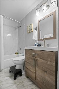 Et badeværelse på Golfers Dream! Sweet NW location. + 24 billeder