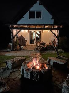 Tiện nghi BBQ cho khách tại nhà gỗ +98 ảnh