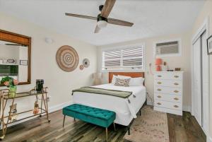 a bedroom with a bed and a ceiling fan at Safety Harbor Motel in Safety Harbor
