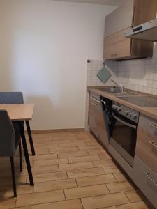 Køkken eller tekøkken på Ferienwohnungen Am alten Schafstall + 2 billeder