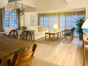 Et opholdsområde på Summerhouse In Forest Near Rørvig Beach + 29 billeder