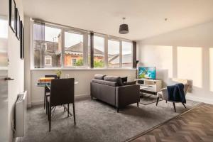 Et opholdsområde på Modern 1 Bed Apartment in Central Wrexham