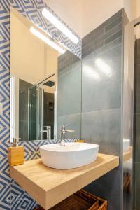 Phòng tắm tại B&B Un Passo Dal Treno Piazza Vittorio Veneto 36-Salerno Station +10 ảnh