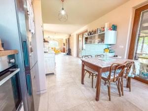 a kitchen with a table and chairs in a room at un MONDO A PARTE in Monsampolo del Tronto