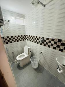 a bathroom with a toilet and a sink at Sanju Homestay in Chikmagalūr