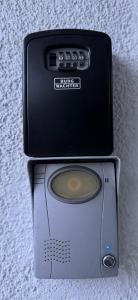 een speler die bovenop een elektronisch apparaat zit bij Vermietung Daniel in Neurenberg