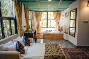 En eller flere senge i et værelse på Pench Wilderness Camp Resort + 171 billeder