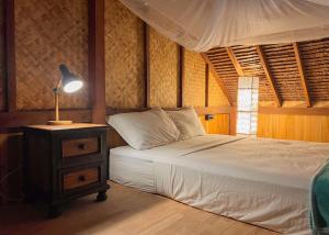 Giường trong phòng chung tại Pyramid Yoga Koh Phangan