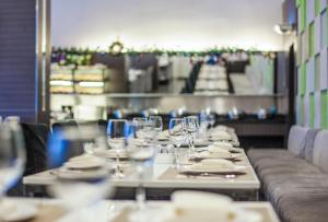 武汉馨乐庭沌口公寓酒店餐厅或其他用餐的地方