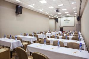 武汉馨乐庭沌口公寓酒店商务区和/或会议室