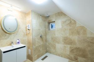 ห้องน้ำของ Vila Frații Jderi Straja