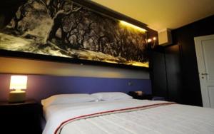 Postel nebo postele na pokoji v ubytování Nine Hotel