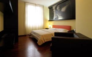 Postel nebo postele na pokoji v ubytování Nine Hotel