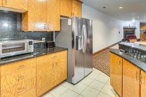 Kuchyň nebo kuchyňský kout v ubytování Fishing Pond On-Site! LaGrange Apt on 33 Acres