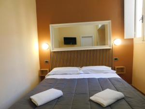 En eller flere senge i et værelse på PICCOLO HOTEL Nel Centro Storico di Firenze + 38 billeder