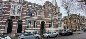 Tòa nhà nơi căn hộ tọa lạc