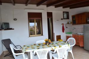 A kitchen or kitchenette at Casa Vacanze Laura