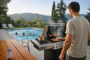 Gril dostupný pro hosty v vily + 33 fotografií