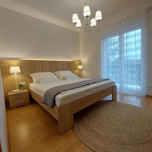 En eller flere senge i et værelse på Villa Bacio with new heated pool + 36 billeder