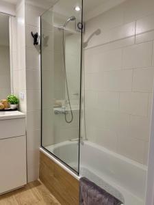 Koupelna v ubytování MarDelSuites - Studio Premium Piso 14 a Pasos del Mar, Amenities, Seguridad 24hrs, Cochera Opcional