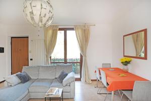 a living room with a couch and a table at Urban Oasis in Cormano
