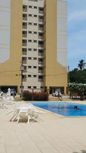 Swimmingpoolen hos eller tæt på Aluguel de Temporada Bosque de Guarajuba