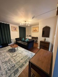 a living room with a couch and a table at Timeless Spacious 1bedroom Duplex apartment with balcony in Shoreditch in London