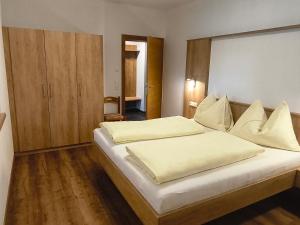 En eller flere senge i et værelse på Pernerhof