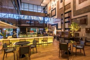 a restaurant with tables and chairs and a bar at Hotel Gran Marquise in Fortaleza