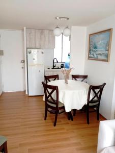 Køkken eller tekøkken på Departamento a pasos playa la herradura + 3 billeder