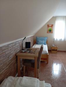 TV a/nebo společenská místnost v ubytování Jósva Vendégház Sárospatak