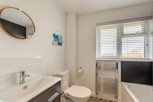 Et badeværelse på 3 Bed in Georgeham oc-seashe + 16 billeder