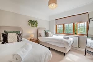 En eller flere senge i et værelse på 3 Bed in Fiskerton oc-h32756