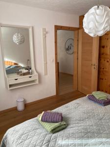 En eller flere senge i et værelse på Ferienwohnung Haus Ginseng