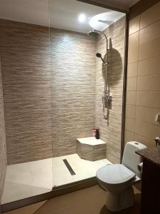 Et badeværelse på American Style Vacation Home + 21 billeder