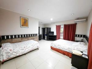 En eller flere senge i et værelse på Hotel Don Horacio + 73 billeder