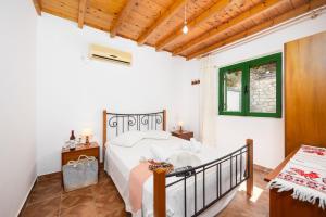 a bedroom with a large bed in a room at Villa Anastasia in Ieromónachos