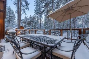 Kings Beach Retreat, Hot Tub, Walk to Beach v zimě