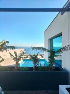 a view of a house with a swimming pool and the beach at Villa Atlantic Lodjadis in Gaula