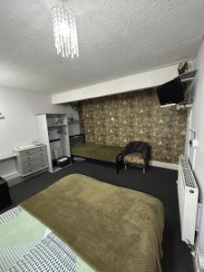 Postel nebo postele na pokoji v ubytování Hornby Villa B&B Couples & Families Only- Quiet Central Location- Near To Winter Gardens