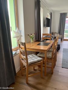 Fotografie z fotogalerie ubytování Altstadtflair Modernes Studio mit Gartenblick v destinaci Neuruppin