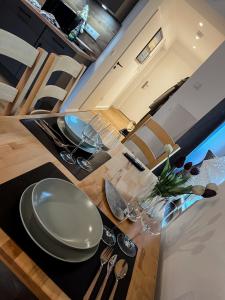 Fotografie z fotogalerie ubytování Altstadtflair Modernes Studio mit Gartenblick v destinaci Neuruppin