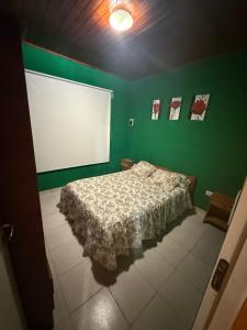 a bedroom with a bed in a green wall at Casa quinta in Dolores