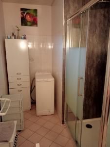 Et badeværelse på La Cabane du Berger + 41 billeder