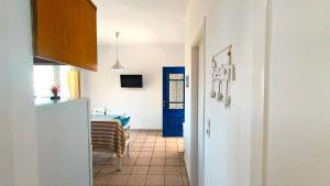 TV a/nebo společenská místnost v ubytování Aggelos & Melina Studios - Enjoy sunset from Aggelos!